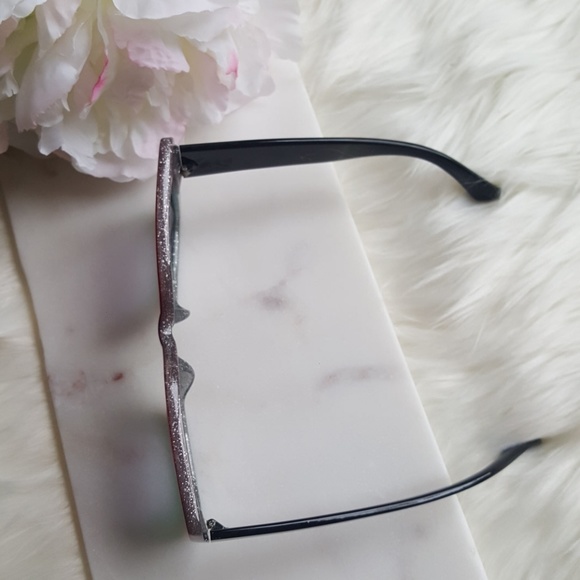 Just in!!!๐ Oversized sunglasses - Picture 7 of 8